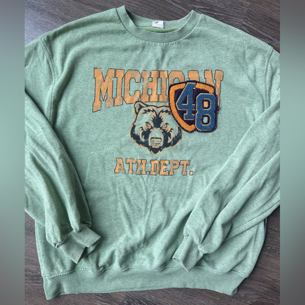 Urban Outfitters Women’s Vintage Michigan Sweatshirt - Picture 4 of 6